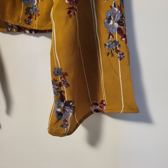 Urban Romantics front tie floral top - Picture 5 of 5